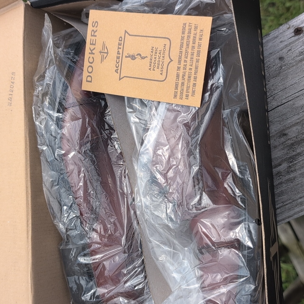 Dockers Men's Burgundy Oxford Shoes - Picture 8 of 8